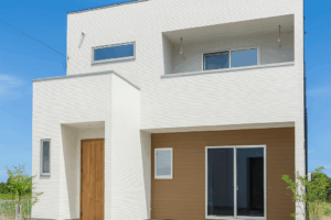 光とシンプルさが調和する、心地よい住まい